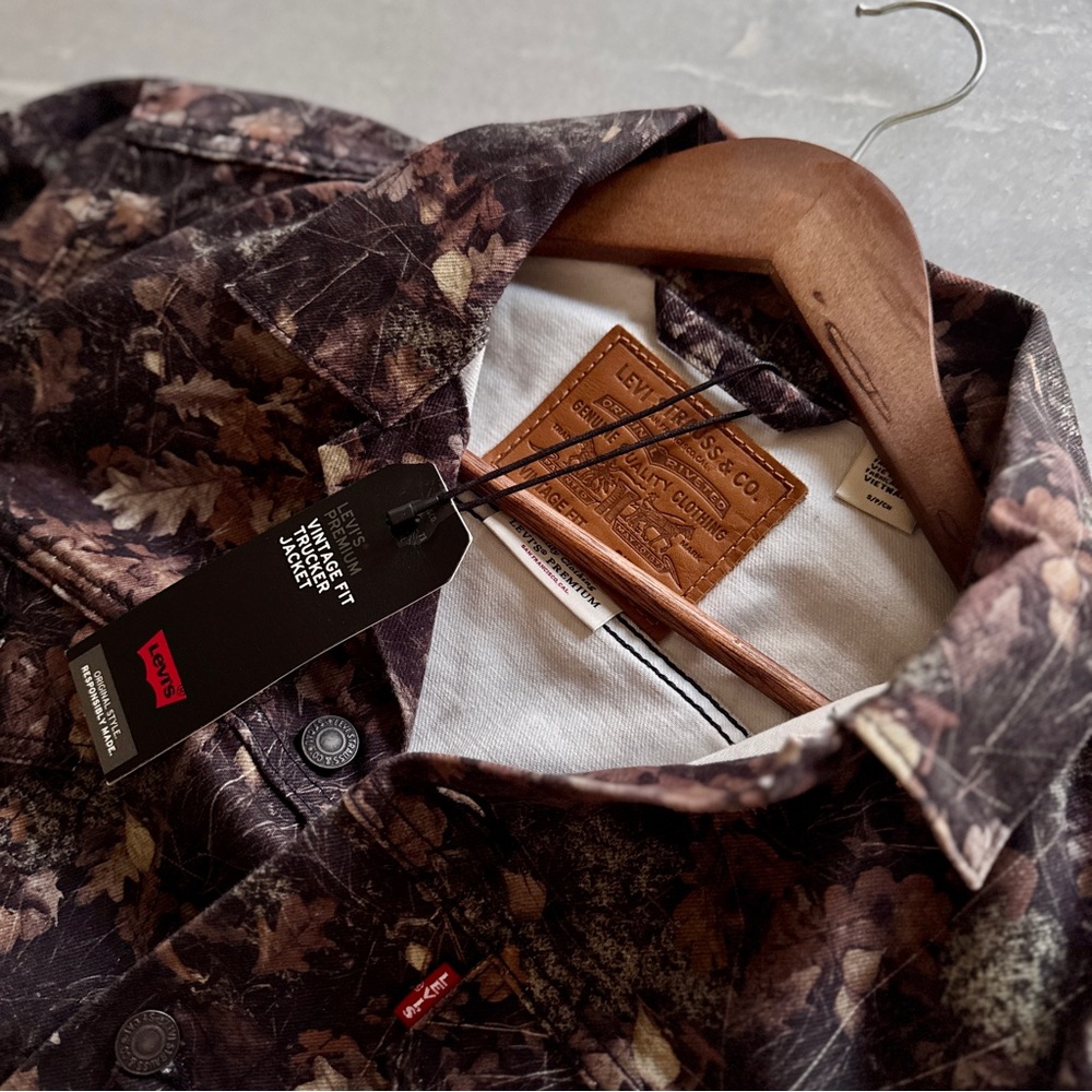 LEVI'S Men's Brown Leaf Camo Trucker Jean Jacket - HTF - Picture 5 of 6